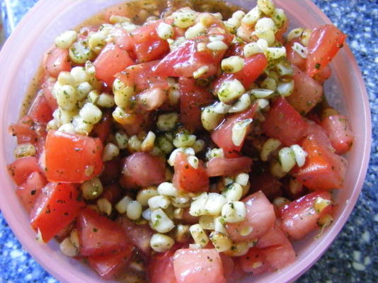 salada de milho, abacate e tomate grelhada