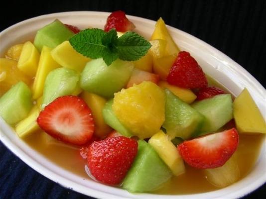 salada de frutas aromáticas