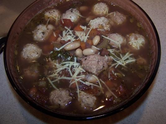 minestrone com almôndegas de frango