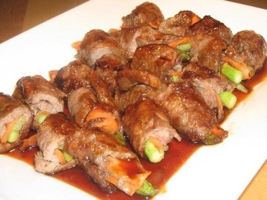 rolos de carne e legumes japoneses