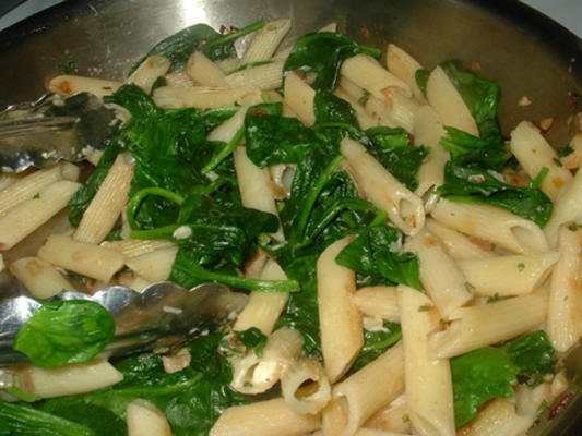 penne e queijos grelhados