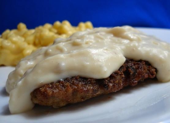 bife frito do país e molho de panela