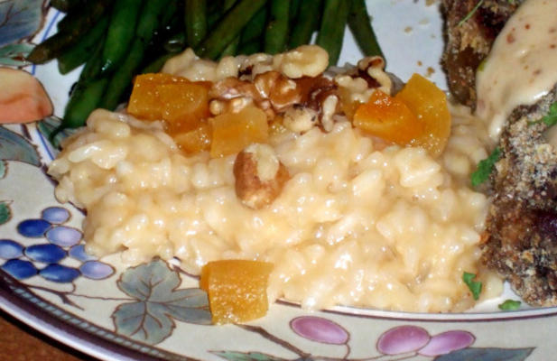 risoto de frango e queijo com cobertura de damasco caramelizado