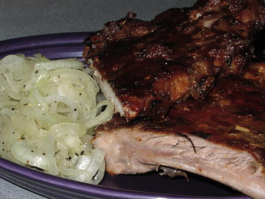 marinada de costeleta de comer-com-as-suas-mãos (com ideia de salada de cebola)