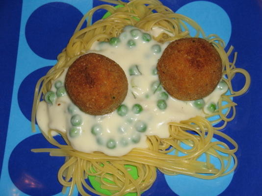 bolas de atum com molho de creme