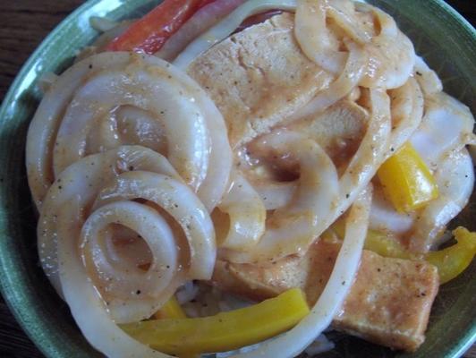 tofu grelhado com cebola e pimentão