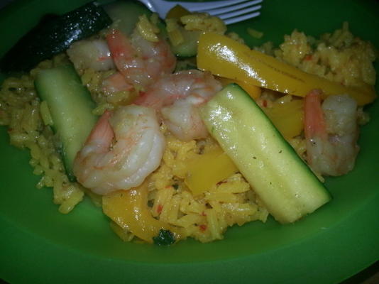 camarão e pimentão com arroz amarelo
