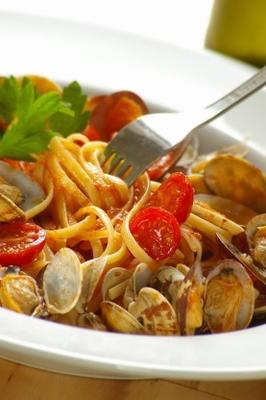 espaguete alle vongole (espaguete com amêijoas)