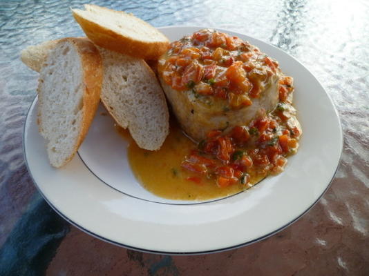 bifes de atum com molho de pimenta vermelha assada