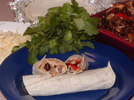 burritos de feijão e feijão preto