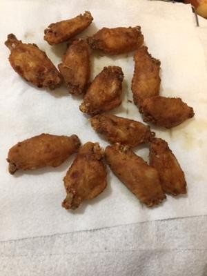 tebasaki (asas de frango fritas de estilo japonês)