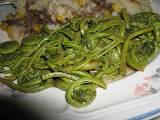 fiddleheads com limão