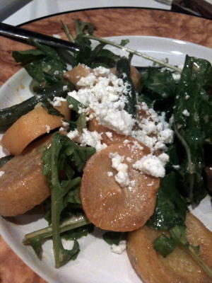 temperada salada de abóbora, lentilha e queijo de cabra