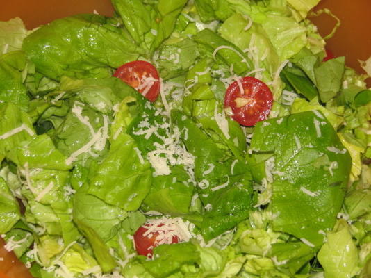 salada saudável do parmesão do domingo