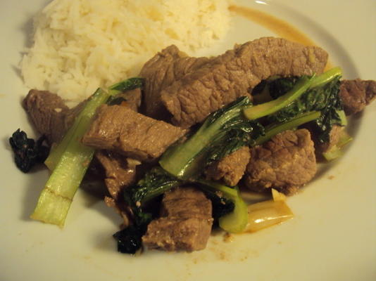 carne de gengibre com bok choy