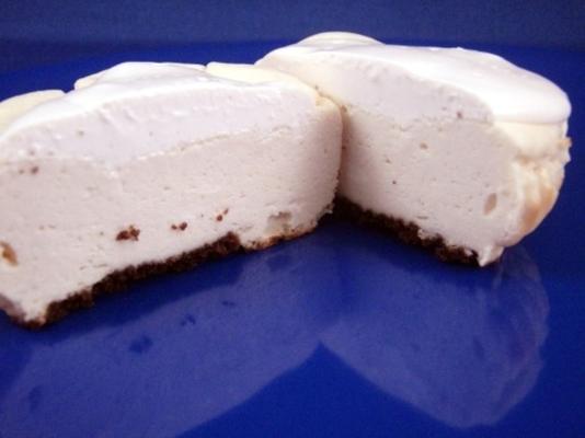 mini cheesecakes individuais com crosta de chocolate