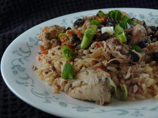 pote de barro frango e feijão preto