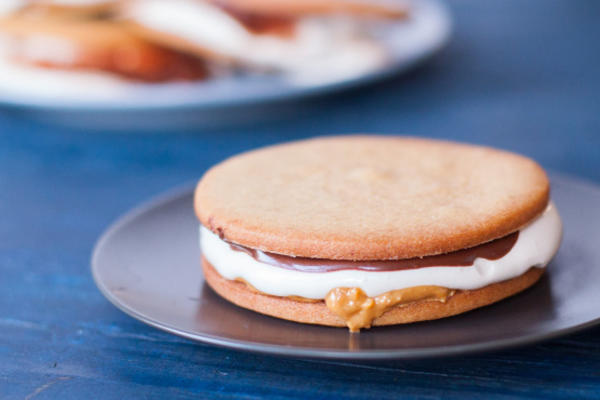 tortas da lua de manteiga de amendoim