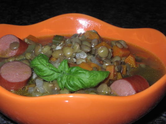 sopa de lentilha alemão com salsichas