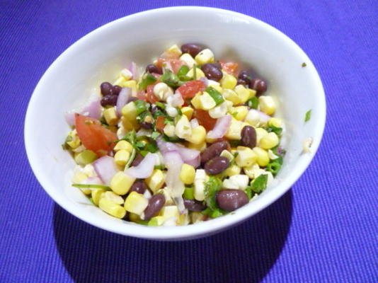 salada de milho, tomate e feijão preto
