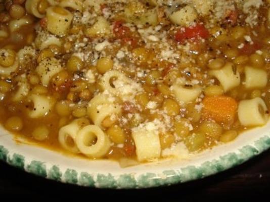sopa de lentilha com ditalini (aka, sopa de ano novo)