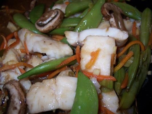 peixe e legumes hoisin micro-cozinhados