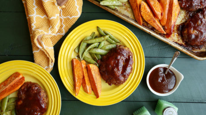 bbq almôndega com batata doce assada e ervilhas