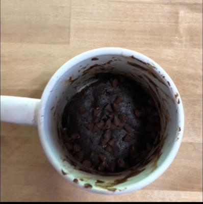 brownie saudável em uma caneca