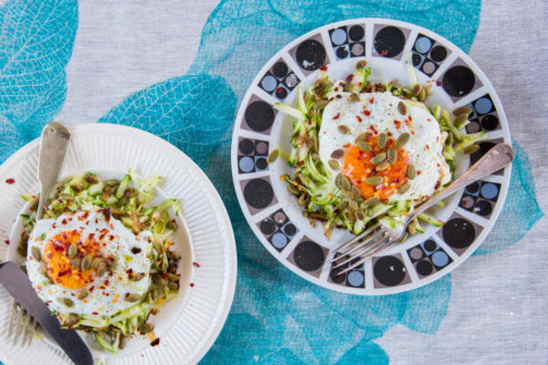 mais rápido do que salada de courgette de torrada