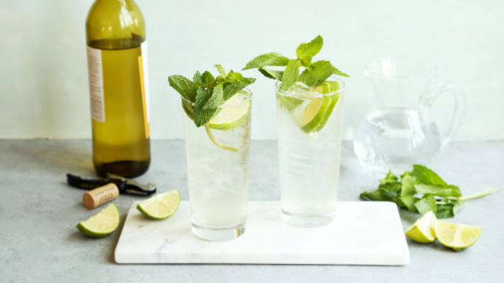 cocktail de sabugueiro de verão