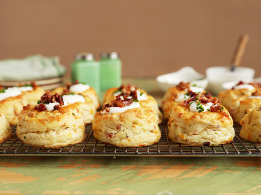 scones de batata amassada carregados