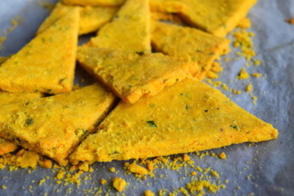 nachos saudáveis ​​com farinha de grão de bico