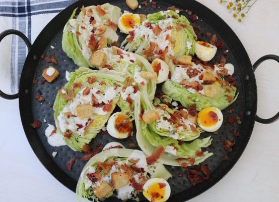 salada de cunha de iceberg bacon clássico