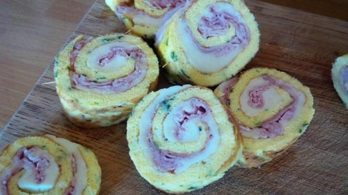 rolos de omelete recheados
