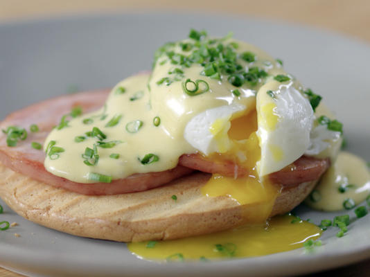 nuvem de ovos de pão benedict