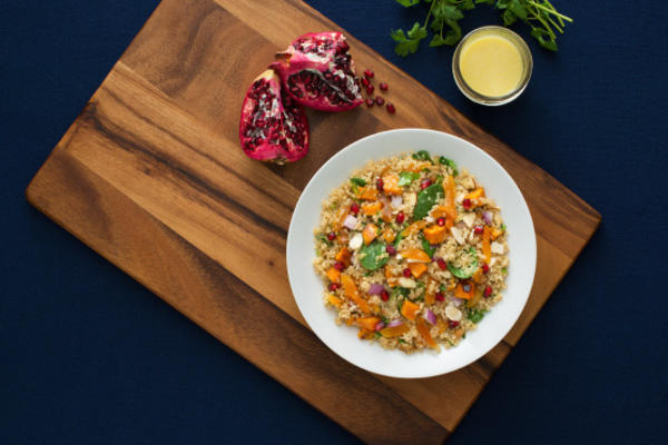 salada de quinoa marroquina com batata-doce e espinafre