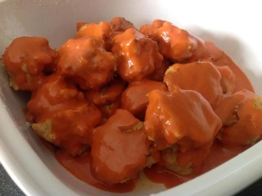 mini almôndegas de frango cozido de búfalo
