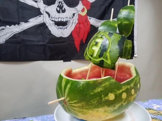 ponche de navio de pirata de melancia embriagado