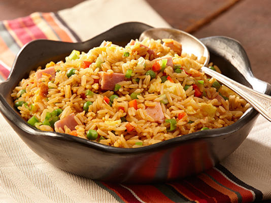 arroz frito com presunto e ervilhas