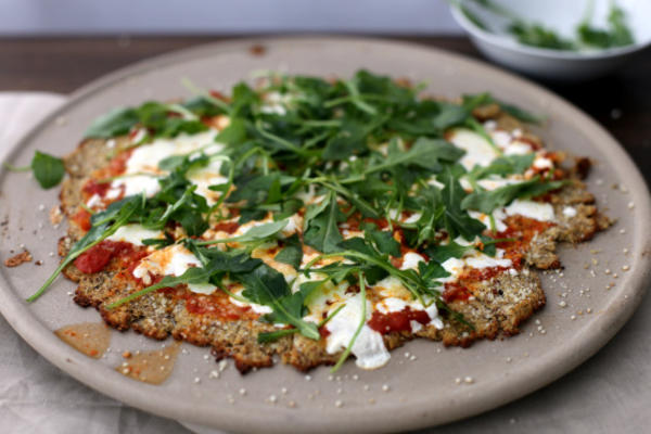 crosta de pizza de couve-flor livre de produtos lácteos