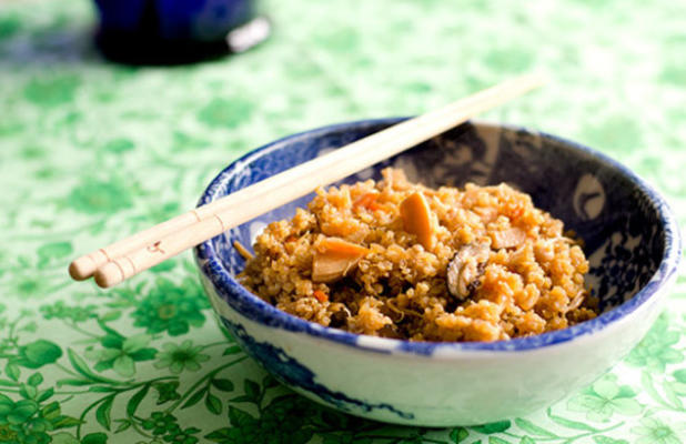 pilaf de quinoa de bambu e cogumelos (sem glúten)