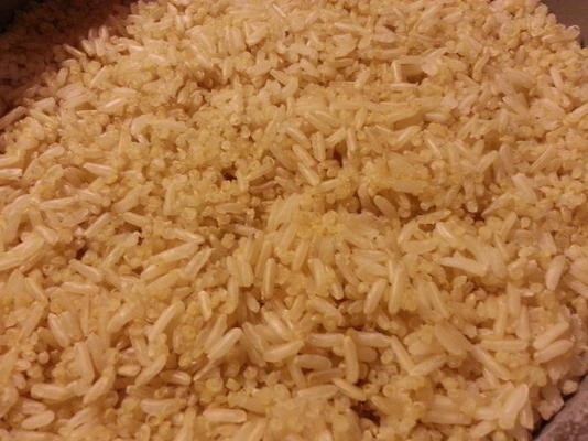arroz de jasmim marrom com quinoa