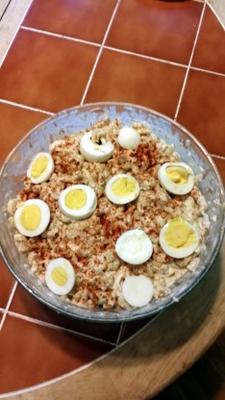 salada de macarrão incrível da mãe, o suficiente para alimentar uma multidão