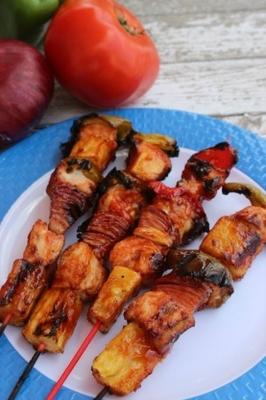 kabobs de abacaxi de frango grelhado