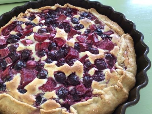 tarte de queijo ruibarbo de cereja rústico