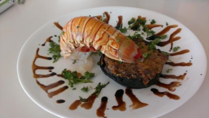 portobellos recheados com bolo de caranguejo