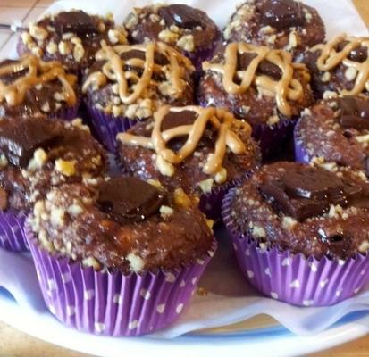 muffins de manteiga de amendoim com chocolate escuro e nozes