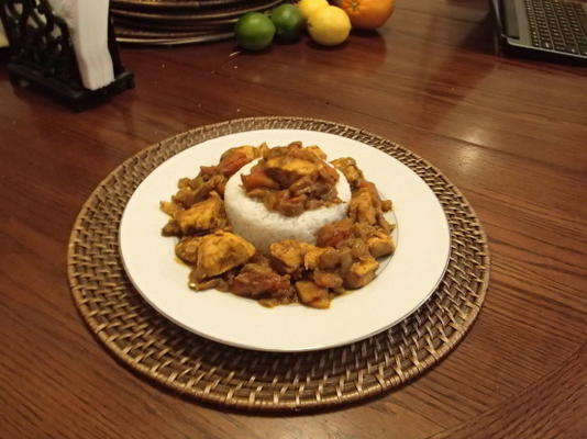 frango com cebola e tomate com nove especiarias curry