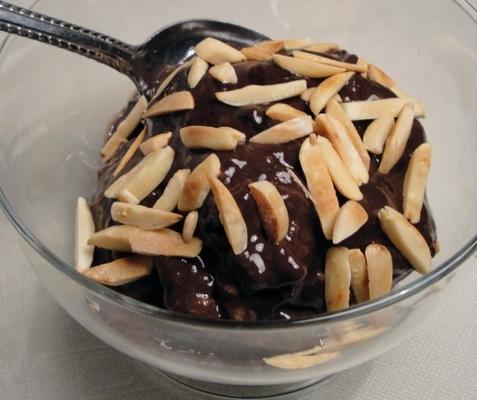 sorvete de amêndoa de chocolate (sem lactose)