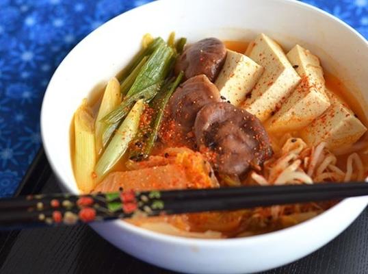 sopa de kimchi e tofu